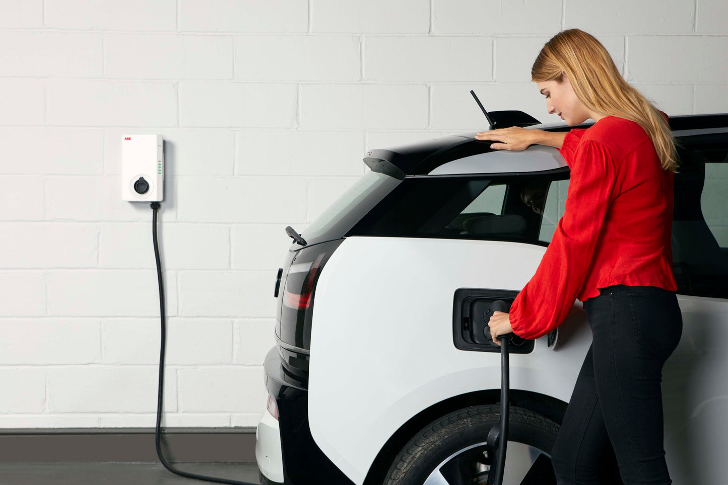 ABB Terra AC 22 kW okos fali töltő OCPP, RFID - Type 2 kábellel